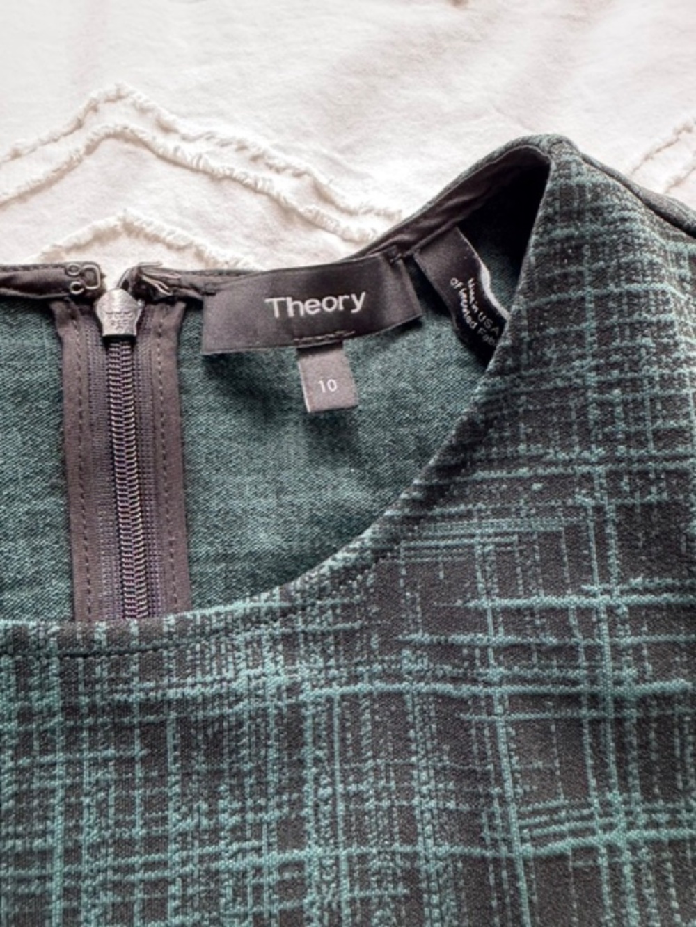 THEORY SHEAT DRESS - GREEN - Size 10